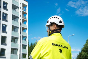 Rajakallio Hartelan työmaan edustalla